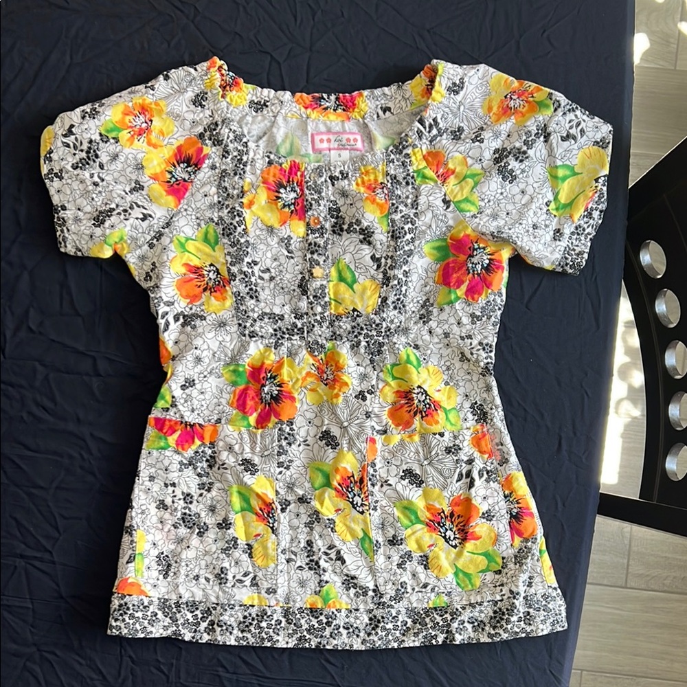 Koi by Kathy Peterson Floral Short scrub top small